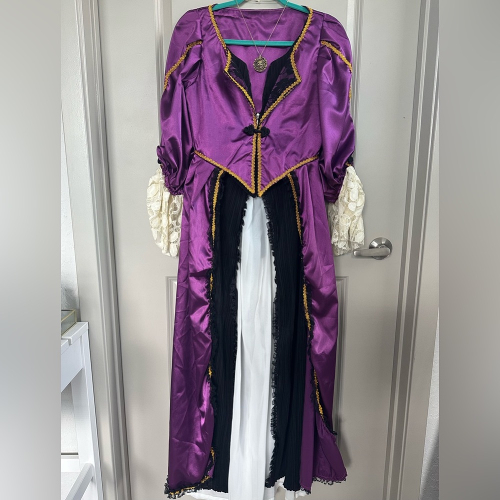 Elizabeth Swann Costume Dress and Necklace| Pirates of the Caribbean